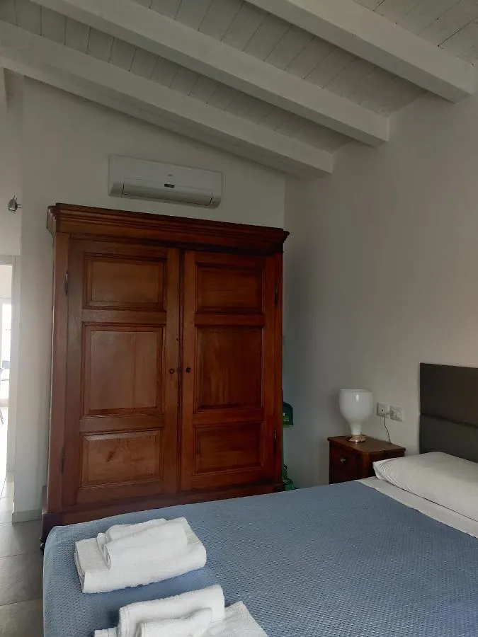 Apartment Bilocale In Residence Vista Lago Con Piscina Polpenazze del Garda Italy